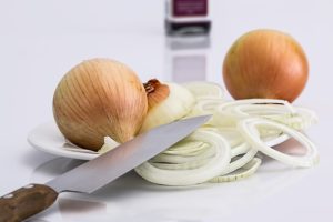 onions and knife
