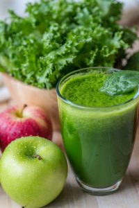 Kratom and veggie smoothies - lettuce and apples