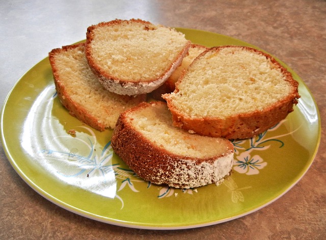 4 slices of sponge cake 